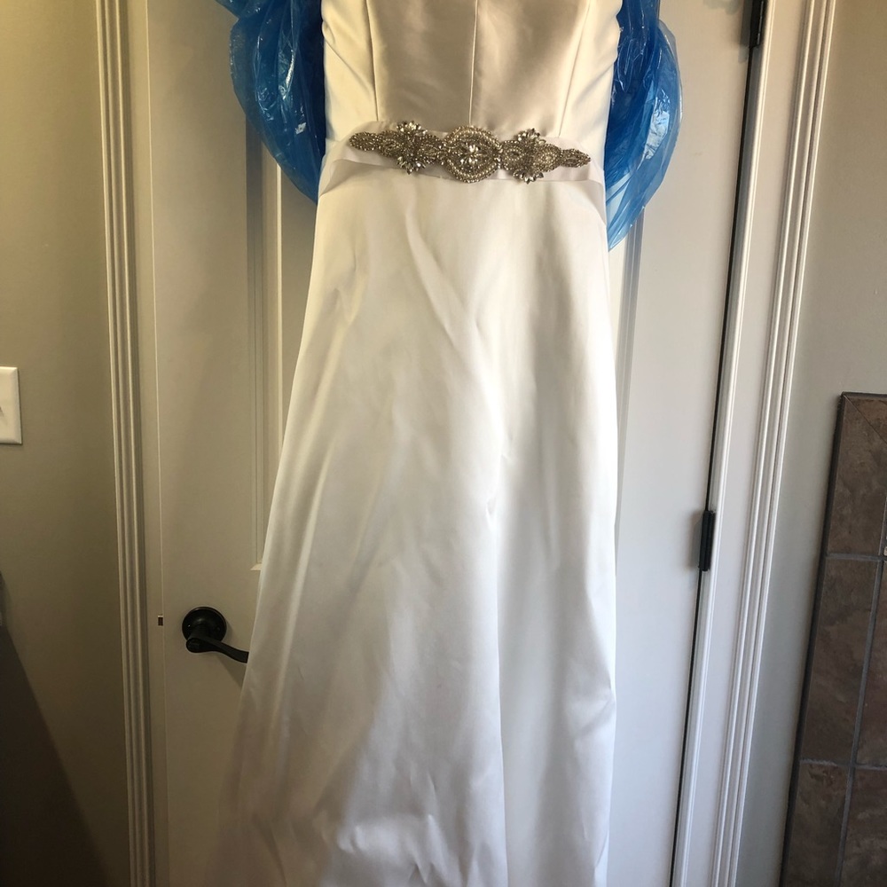 White dress - Picture 2 of 8